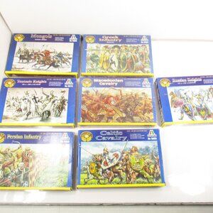 7 Italeri Historics 1:72 Models, Greek Infantry, Celtic Calvalry, Mongols +++
